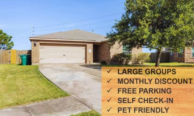 La Marque Maison | 4BR Near Galveston, Kemah NASA, Recently Rehabbed