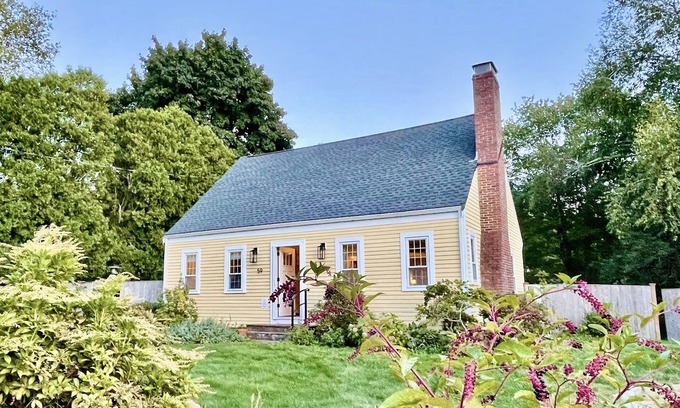 Newbury Maison | 4BR near Plum Island & Historic Newburyport, sleeps 8