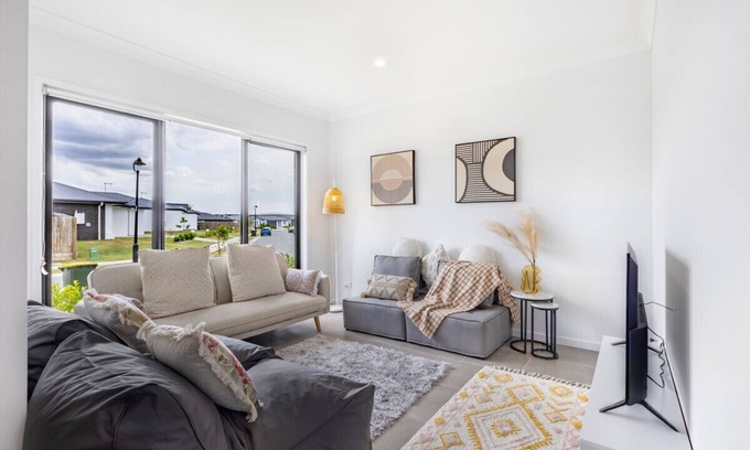 Browns Plains Maison | 4BR Newly furnished Cozy house @Brownsplain