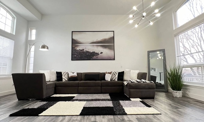 Lone Tree Maison | 4BR + office updated home, great location in Lone Tree! Dogs OK