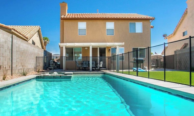 Foothills Maison | ❤️NEW 4BR Luxury Vegas Home w/ NEW Pool and Spa