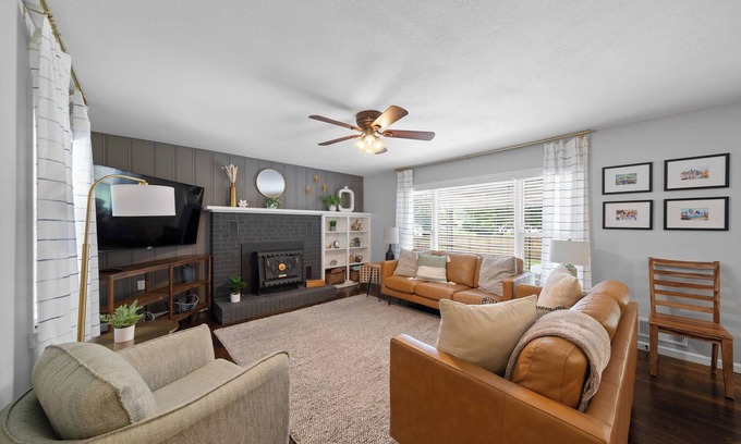 Lee's Summit Maison | Spacious Bungalow Great for Families Min to DT