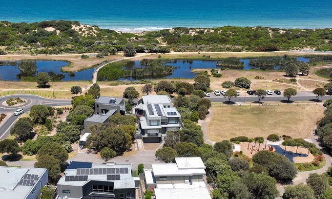 Torquay Maison | 4CHP The Sands Torquay .. Across the road from Whites Beach Beachfront LUXURY