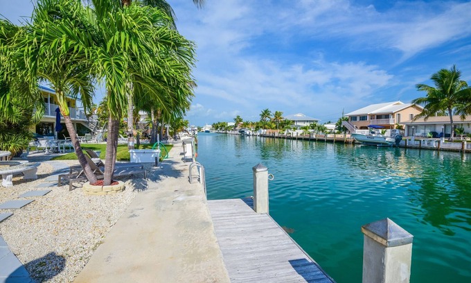 Key Colony Beach Maison | * 10 mois neuf * Pieds nus par les clés 2/2 Duplex / 37ft Dock / Cabana Club / Kayak / Vélos