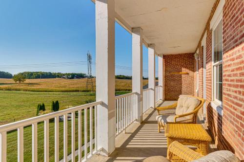 Boonsboro Maison | 5,000 Sq Ft Antebellum Farmhouse 3 Mi to Antietam!