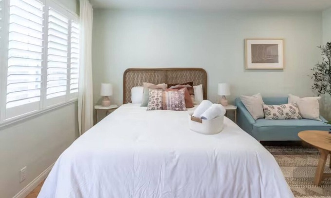 Belmont Shore Maison | 5-10 minute walk to the beach.