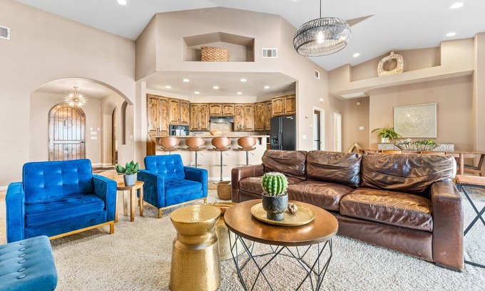 Joshua Tree Highlands Maison | 5 chambres, 5 acres, avec piscine et spa, de superbes vues près du parc!