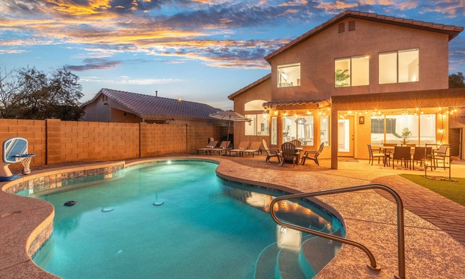 Neely Farms Maison | 5 BD Gilbert Home 4 Min to Downtown