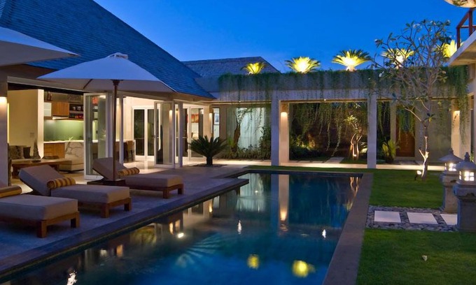 Batubelig Villa | 5 chambres à coucher, 250 mètres de la plage, propriété avec personnel. Sans stress!