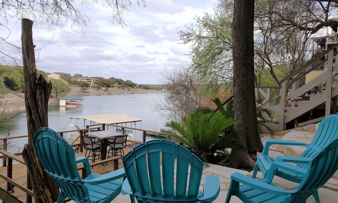 Point Venture Maison | 5BR + / 4BA Waterfront Family Retreat pour 12 personnes confortablement.