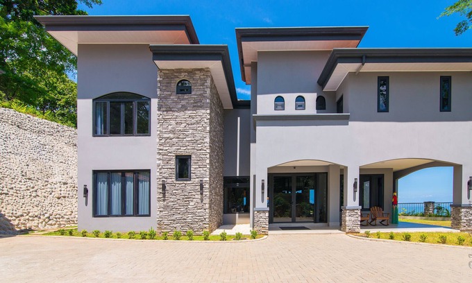 Tarcoles Maison | 5 Bedroom 5 bathroom Luxury Home, with optional apartment above the garage