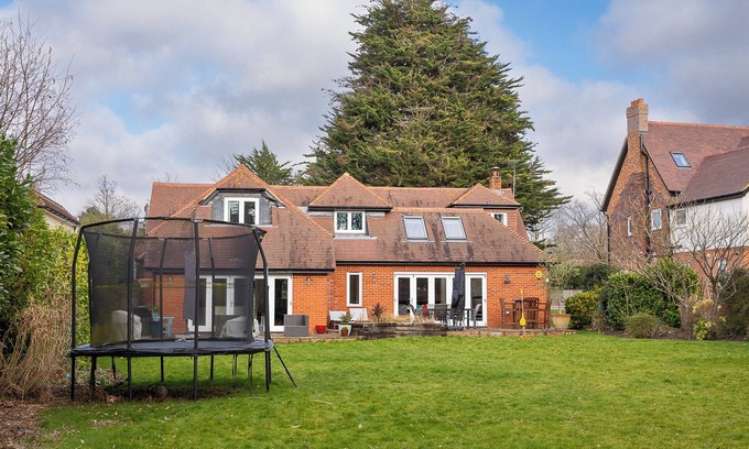 Swalecliffe Cottage | Absolutely stunning property with plenty of space inside and out to cater for up to twelve guests.
