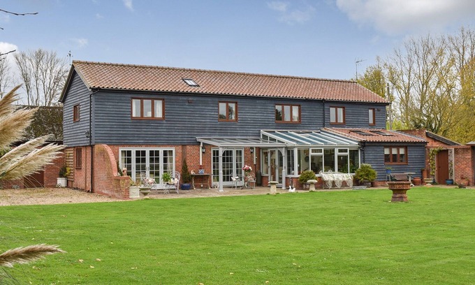 Aldborough Cabine | 5 bedroom accommodation in Hanworth