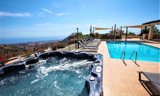 Kathikas Villa | 5 Bedroom En-suite Luxury Villa With Private Pool and hot tub