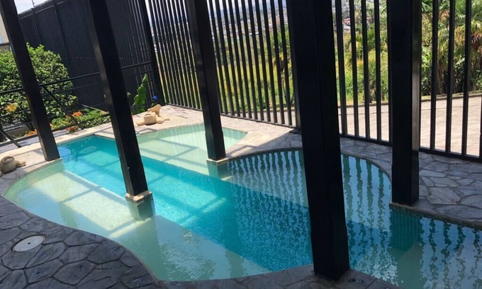 Escazu Maison | MAISON DE PISCINE CHAUFFÉE DE 5 CHAMBRES À ESCAZU