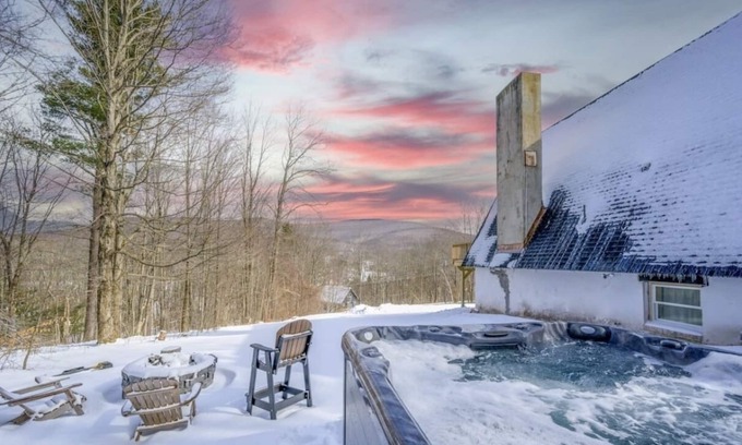 Lanesville Cabine | 5 bedroom house & Mountain View with hot tub & waterfall hiking trails & Golf