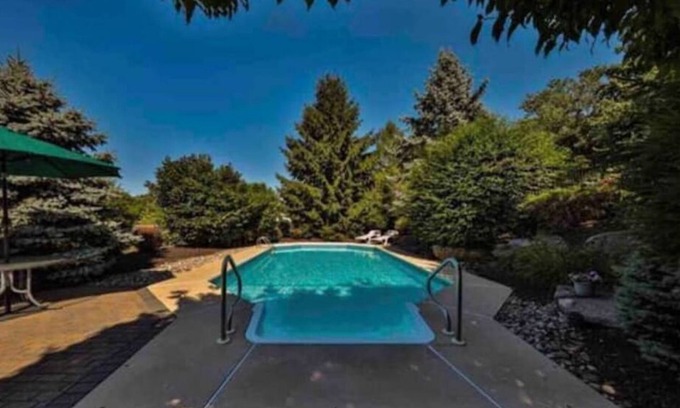 Zionhill Maison | 5 bedroom house with HEATED pool and game room