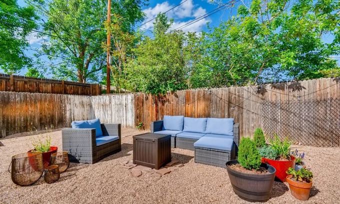 Columbine Valley Maison | 5 Bedroom House with Crib - Walk to Downtown Littleton!