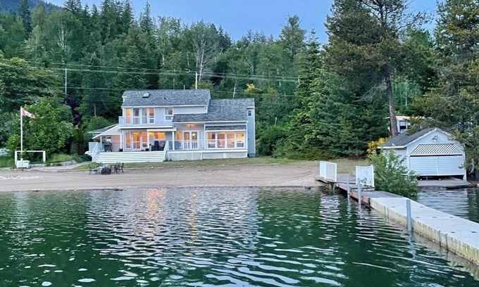 Nelson Maison | 5 Bedroom Lakefront Home w/Sauna & Office - 40 minutes to Whitewater