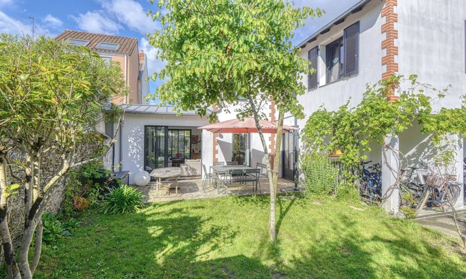 Schuman Maison | Vrbo Property