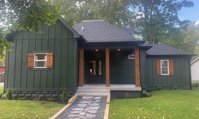 Sheridan Maison | 5-bedroom relaxing vacation home just 12 minutes to Grand Park and Six Pence