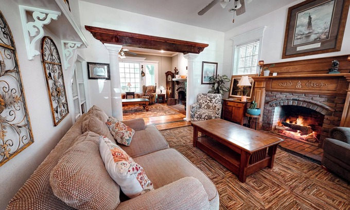 Elmo Autre | 5 Bedroom Spacious and Cozy Country Home on Expansive Lot