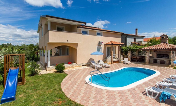 Nedescina Maison | Belle maison de 5 chambres à Nedescina