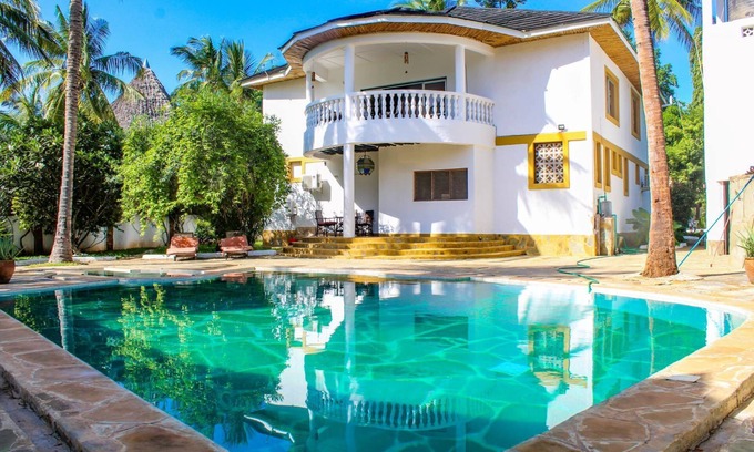 Galu Beach Villa | Villa 5 chambres - 3 minutes à pied de la plage