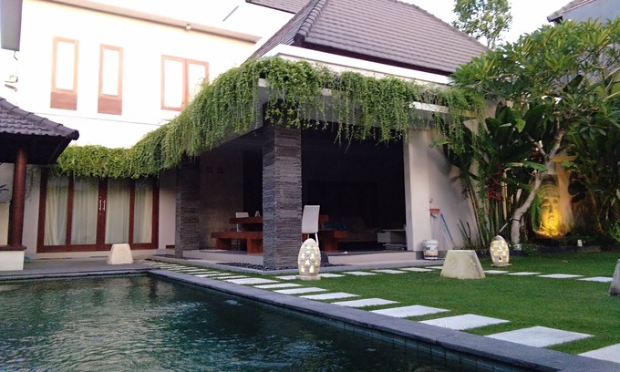 Dewi Sri Villa | Villa de 5 chambres dans la zone touristique Legian