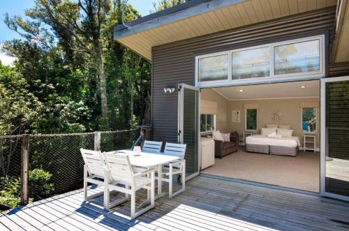 Furneaux Maison | 5-bedroom waterfront home on Endeavour Inlet