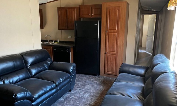 Monahans Maison | 5 Bedroom Work Trailer