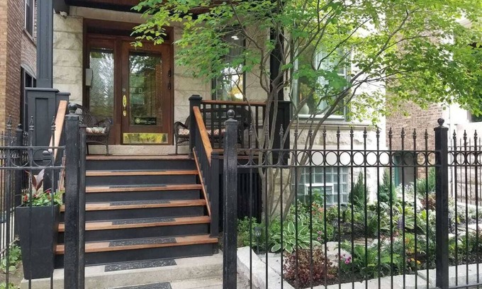 Wrigleyville Appartement | 5 Bedroom Wrigleyville experience right by stadium