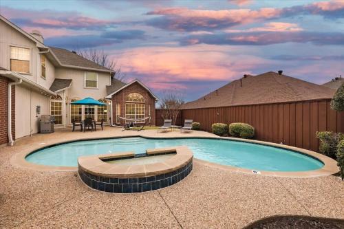 Plano Maison | 5 Bedrooms Backyard Oasis - Groups Welcome