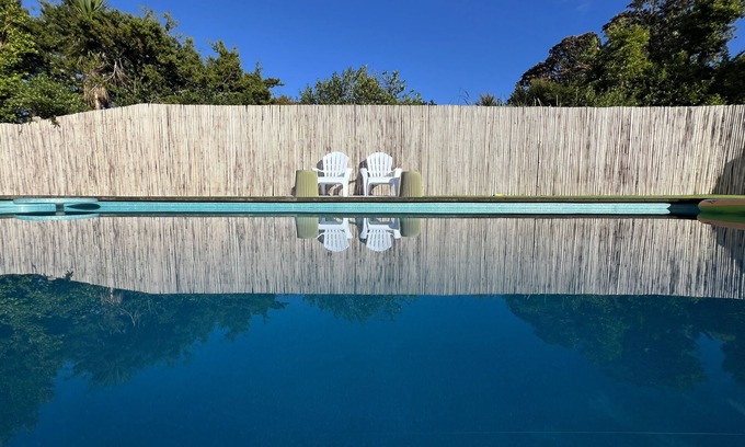 Matakana Maison | 5 bedrooms, metres from the village, with a pool