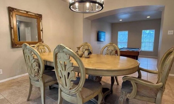 Stone Oak Maison | 5 beds 3 bathroom Large patio pool table stone oak