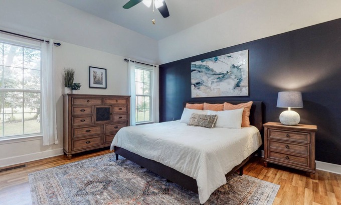 Smyrna Maison | 5 beds | 3 baths | Prime Location