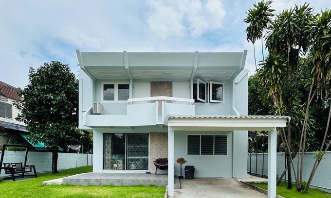 Suan Luang Maison | 5 beds 452sqm. Private garden Pet friendly angle with CCTV
