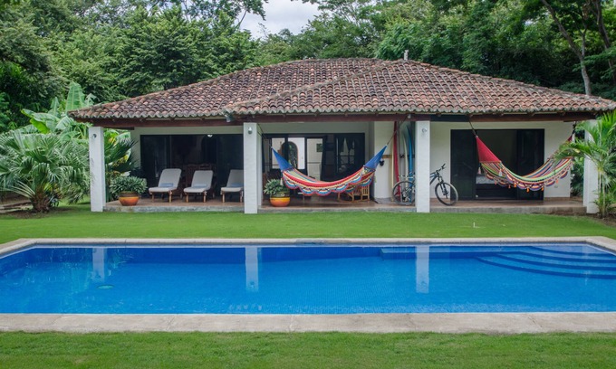 Playa Colorado Maison | 5 Br / 4. 5 Ba House W / Pool. À seulement 5 minutes à pied de la plage et des pauses de surf!