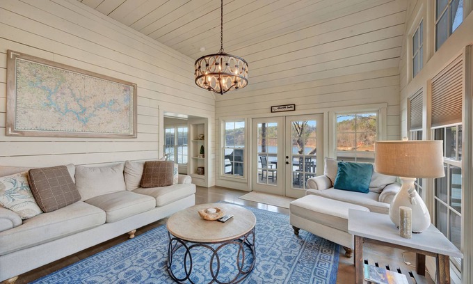Crane Hill Maison | 5 BR 4.5 BA Largest house Gated neighborhood, Private dock, Few Steps,