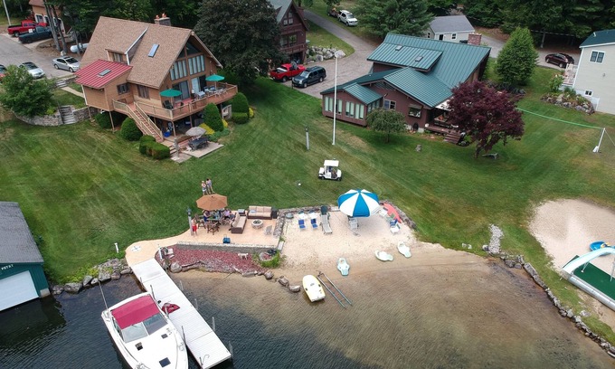 West Alton Maison | 5 BR Water Front, *Private* Sandy Beach, 40 foot deep water dock. Central Air