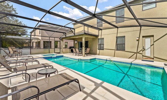 Cypress Pointe Maison | 5 BR with pool! By shopping, restaurants, Disneyworld, & Universal Studios!