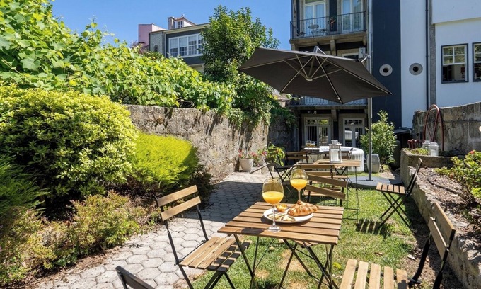 Lordelo do Ouro e Massarelos Appartement | 5 Captivating Rustic Flats w/ Jacuzzi and Garden