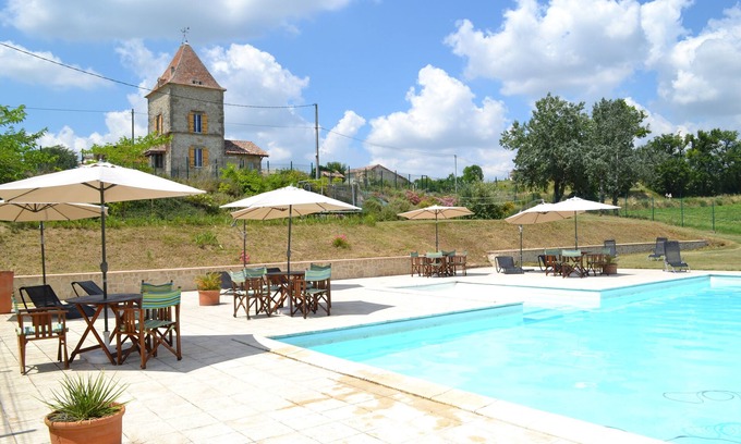Brugnac Maison | Hameau de vancance avec piscine et Ranch.