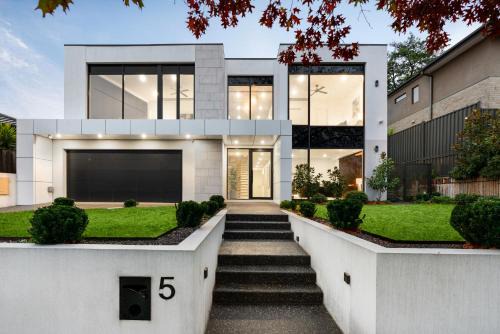 Balwyn North Maison | 5 Ensuite Luxury Holiday House Balwyn North