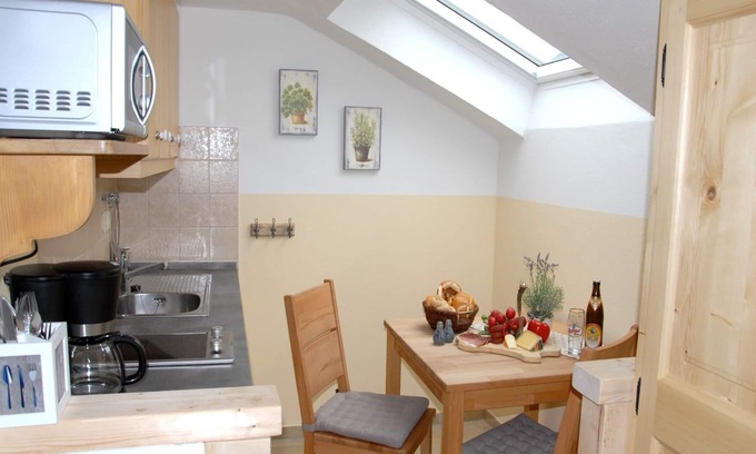 Grassau Appartement | 5. Fewo Kampenwand, 28 qm, 1-2 Pers., Wohn-Schlafraum, Westbalkon 2. OG