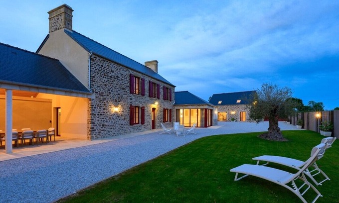 Saint-Sauveur-le-Vicomte Maison | 5* gîte in the Cotentin region indoor pool spa gym games room