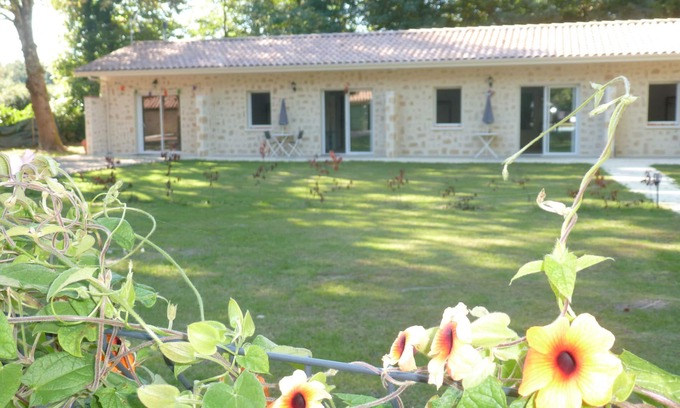 Saint-Pardon-de-Conques Cottage | 5 Gîtes 2/4 pers. + 3 ch. 26 pers.au total with swimming pool on 5000 m² grounds