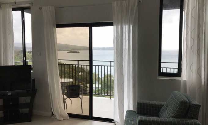 Bois d'Orange Appartement | Vues magnifiques, très bien situé, appartement neuf et moderne