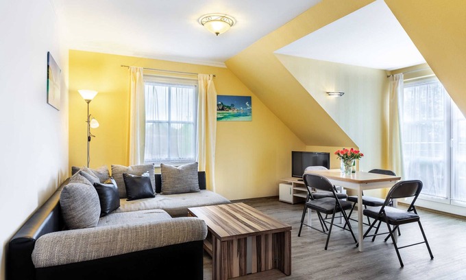 Pepelow Appartement | (5) Hanna, 2-room apartment, loggia, upper floor - Ostseeferienhaus Drachenflieger Pepelow OFC 02