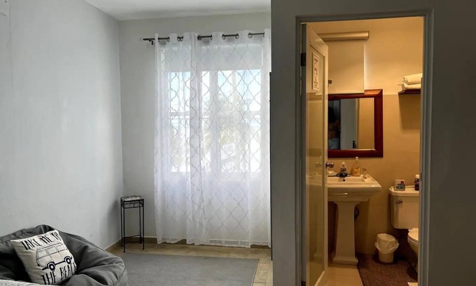 Guaniquilla Hôtel | #5 La Ocho, 2nd Floor Room with Ocean Views.